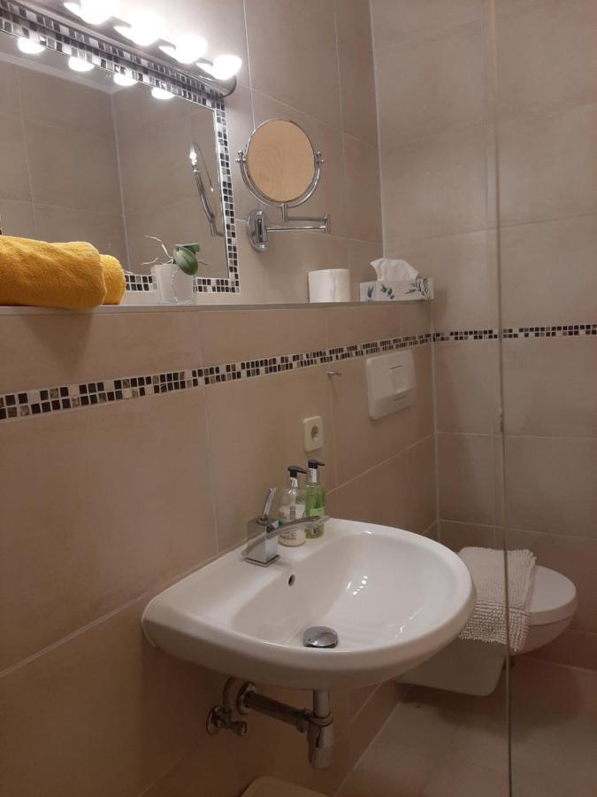 גונדרסהיים Appartements Lenzhofer מראה חיצוני תמונה